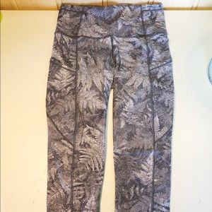 Lululemon gray fast and free leggings 🤍